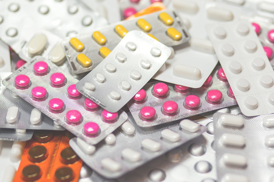 مزایای همکاری با واردکننده مستقیم داروهای خارجی؛ کاهش ریسک و هزینه‌ها