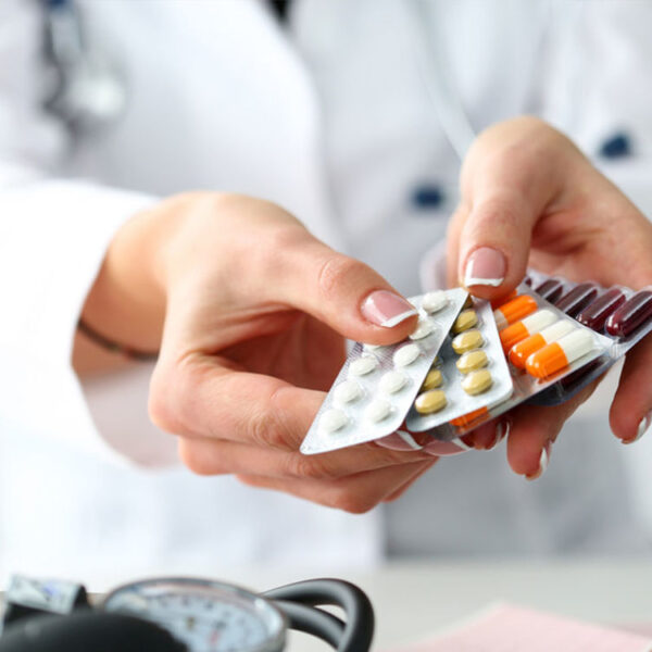 مقایسه قیمت تقریبی داروی خارجی با مشابه ایرانی؛ چرا گران‌تر است؟