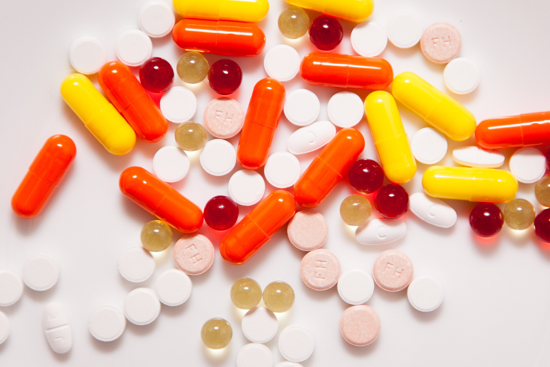 نحوه حمل و نگهداری داروهای خارجی مصرف شخصی (زنجیره سرد، یخچال، بسته‌بندی)