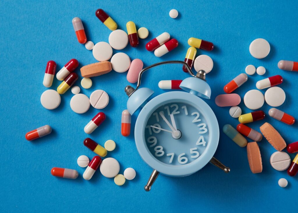 چگونه نسخه پزشک ایرانی برای خرید داروی خارجی قابل قبول می‌شود؟