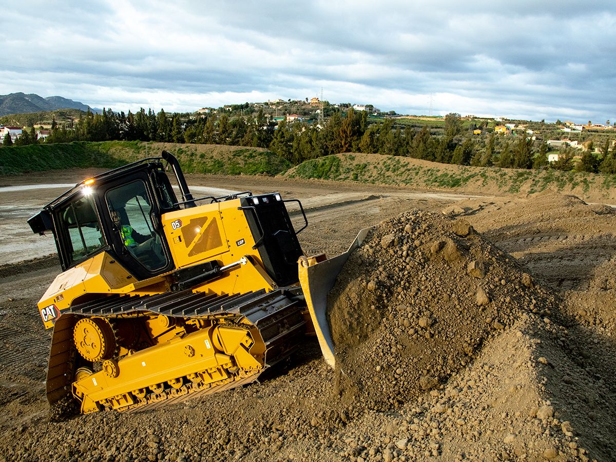 بولدوزر کوچک کاترپیلار Caterpillar D5