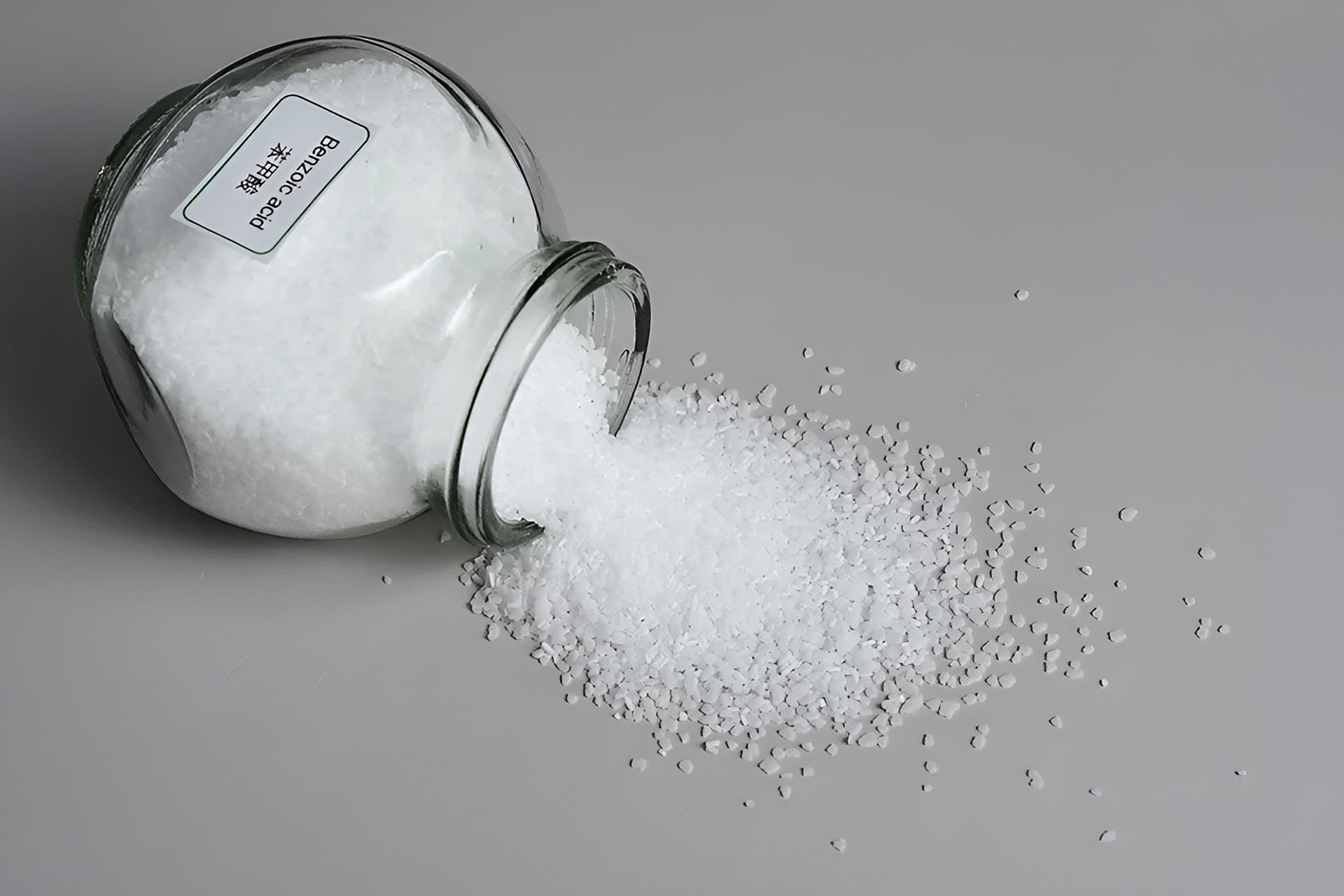 واردات اسید بنزوئیک Benzoic Acid مستقیم تولیدکننده با بررسی کاربردها، مزایا، چالشها و نکات فنی برای تأمین پایدار مواد نگهدارنده صنعتی.