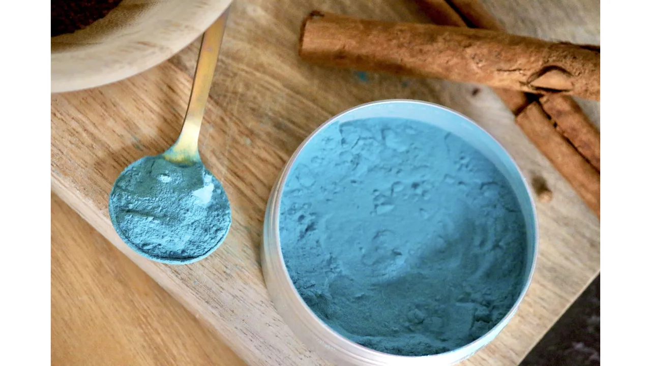 Natural food coloring Spirulina Blue