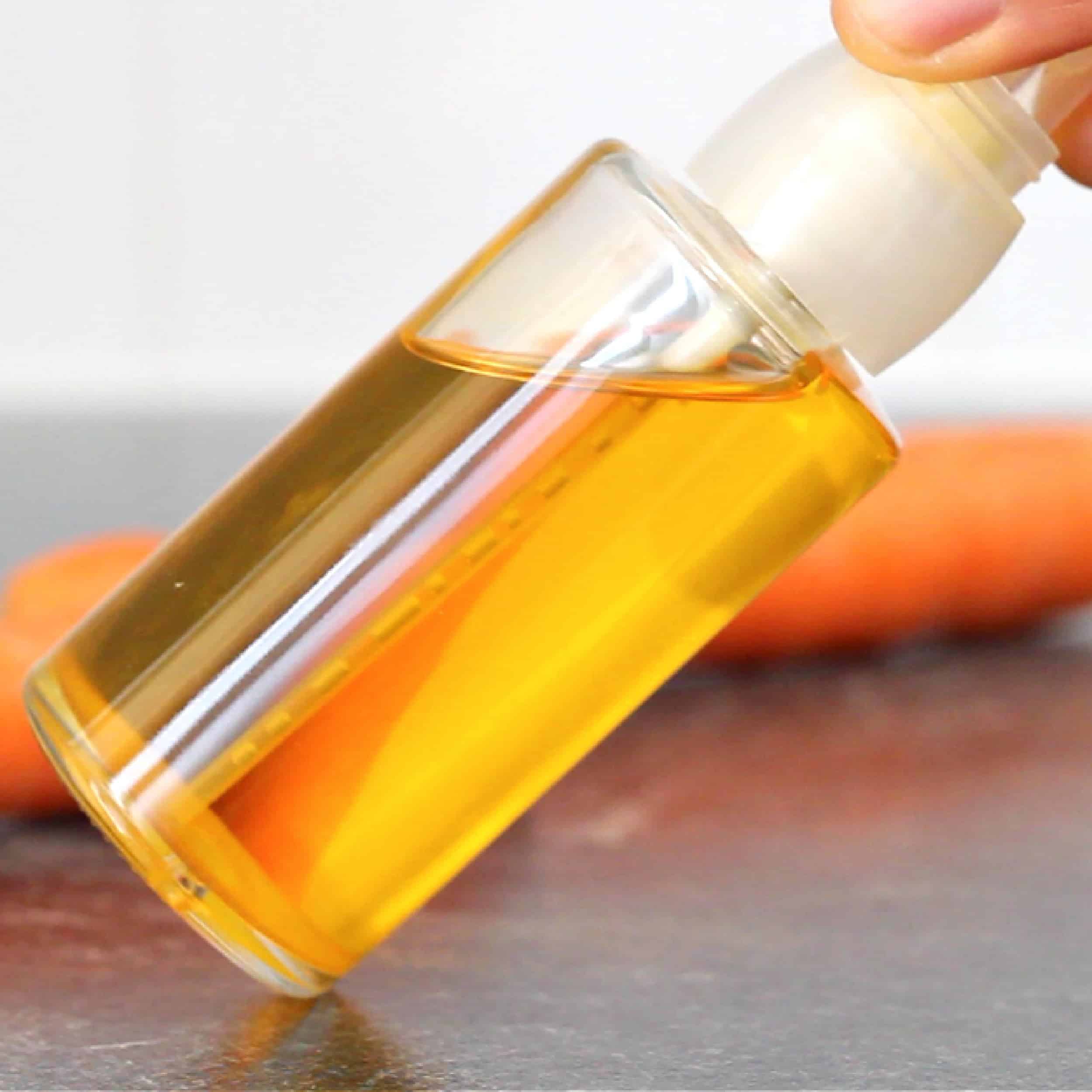 Natural food coloring carrot oil