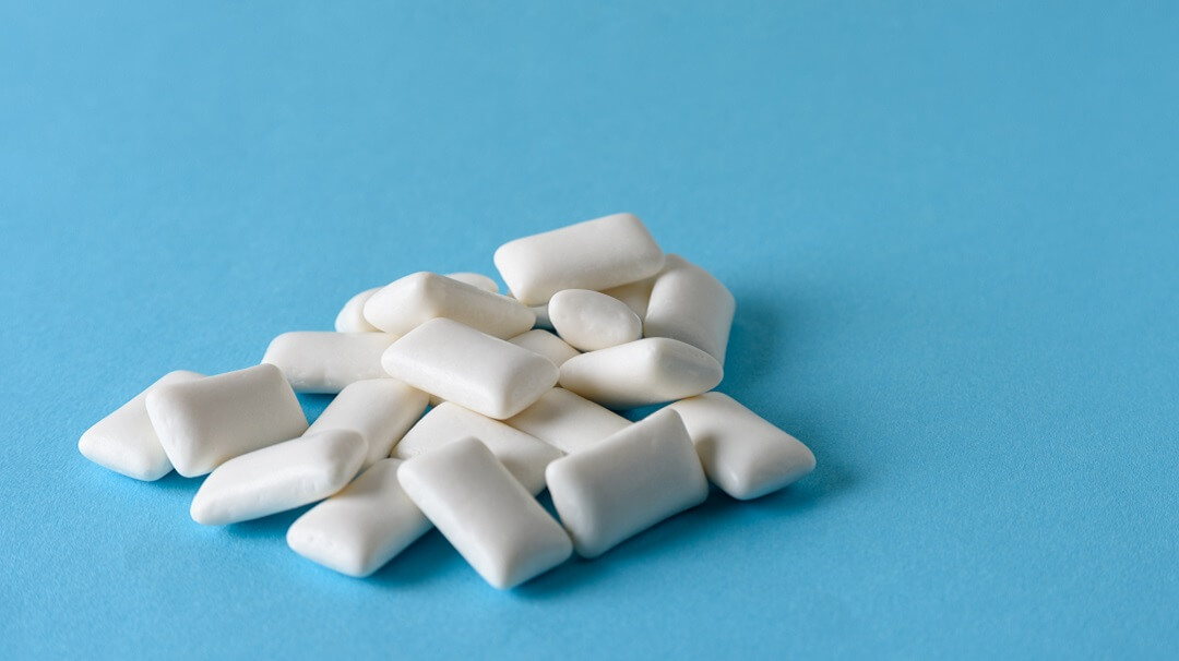 Use of sorbitol in chewing gum