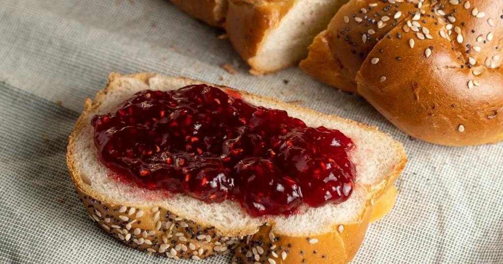 Use of pectin in jam production