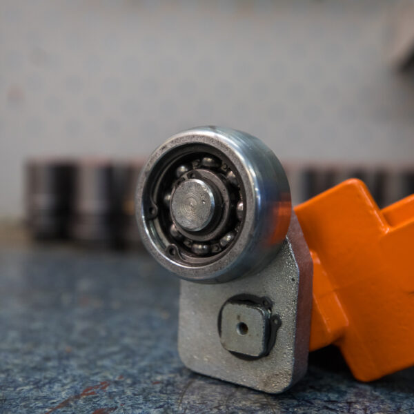 Опорные ролики для рельсов – поставка для строительной техники