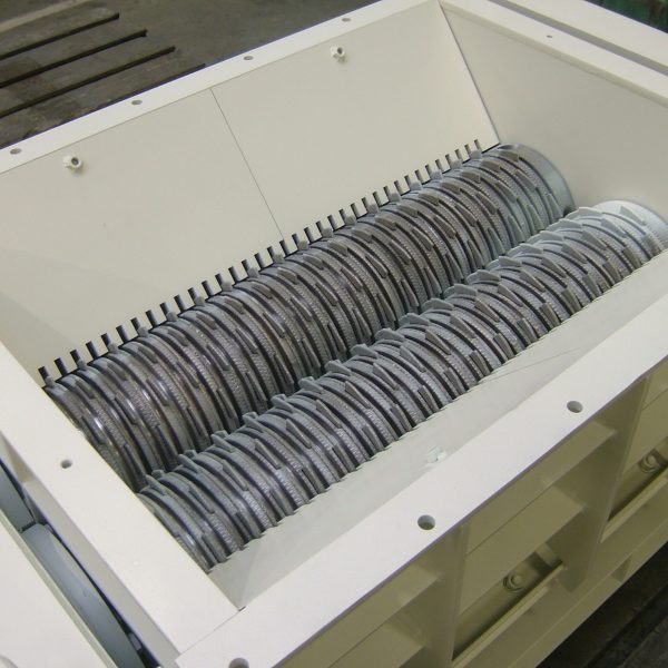 Pürüzlü Yüzeyli Rulolu Kırıcı (Toothed Roll Crusher)